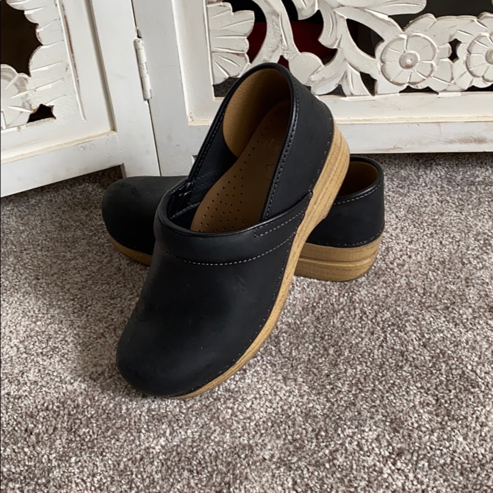 Black and Wood Danskos